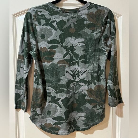 ANTHROPOLOGIE T.LA Floral Camo V-Neck Tee Women’s Size XS - Picture 3 of 5